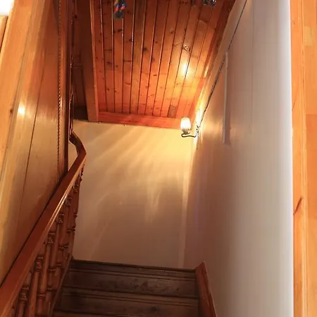 Wood House Otel