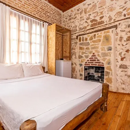 Hotell Wood House 3*